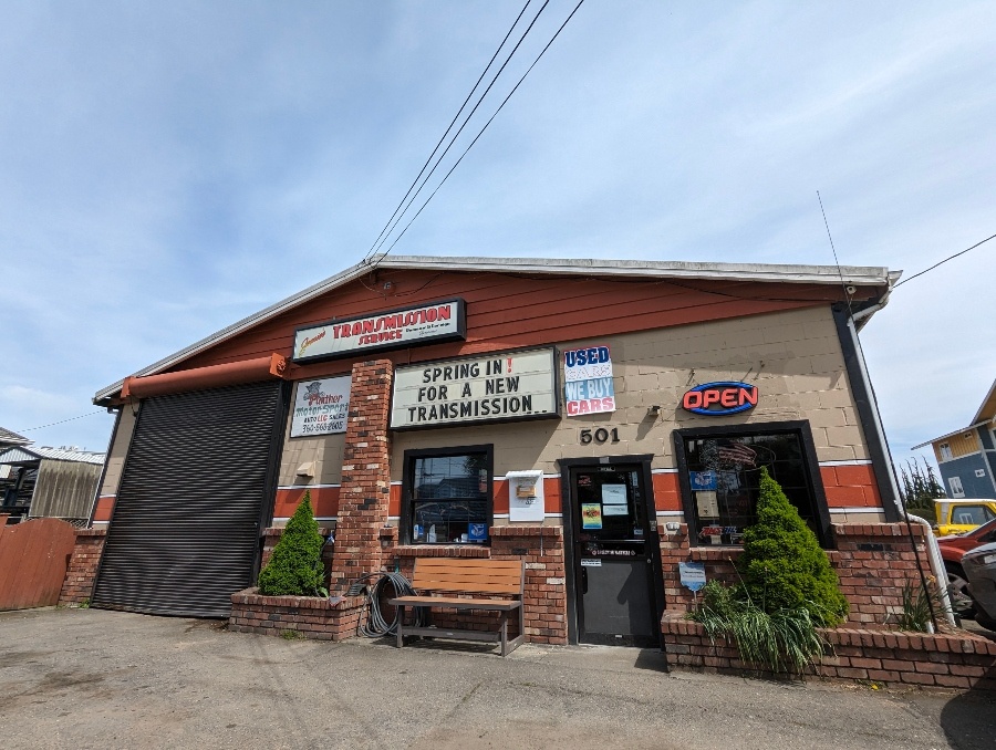 Front of Jamie's Transmission Service at 501 Maple Ave in Snohomish, WA