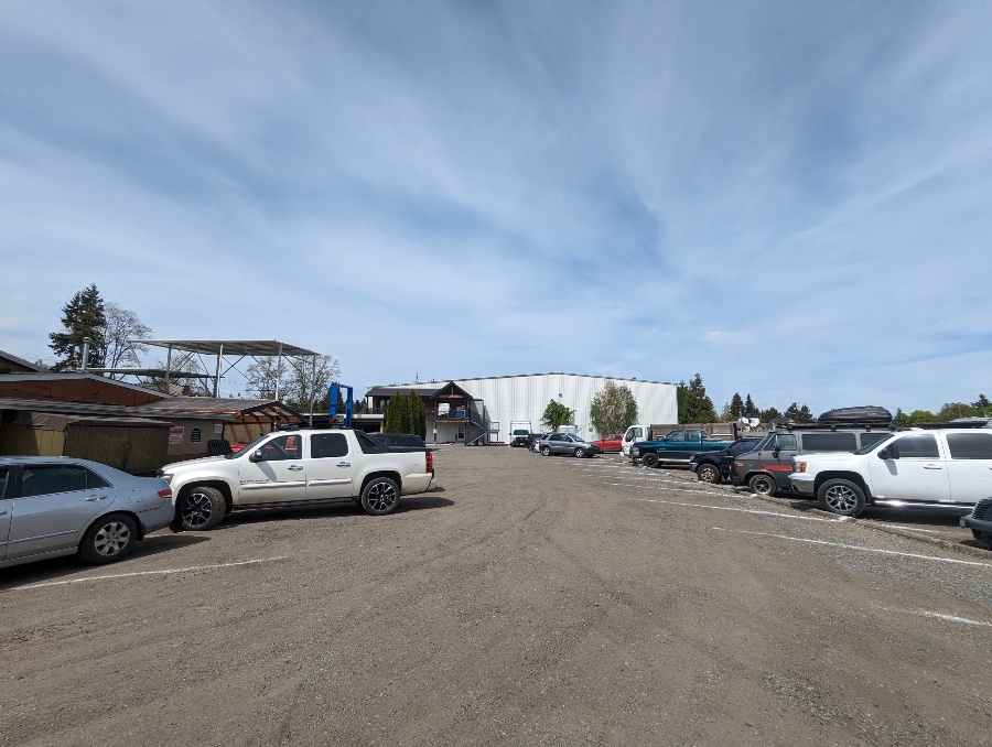Customer parking lot at Jamie's Transmission Service in Snohomish